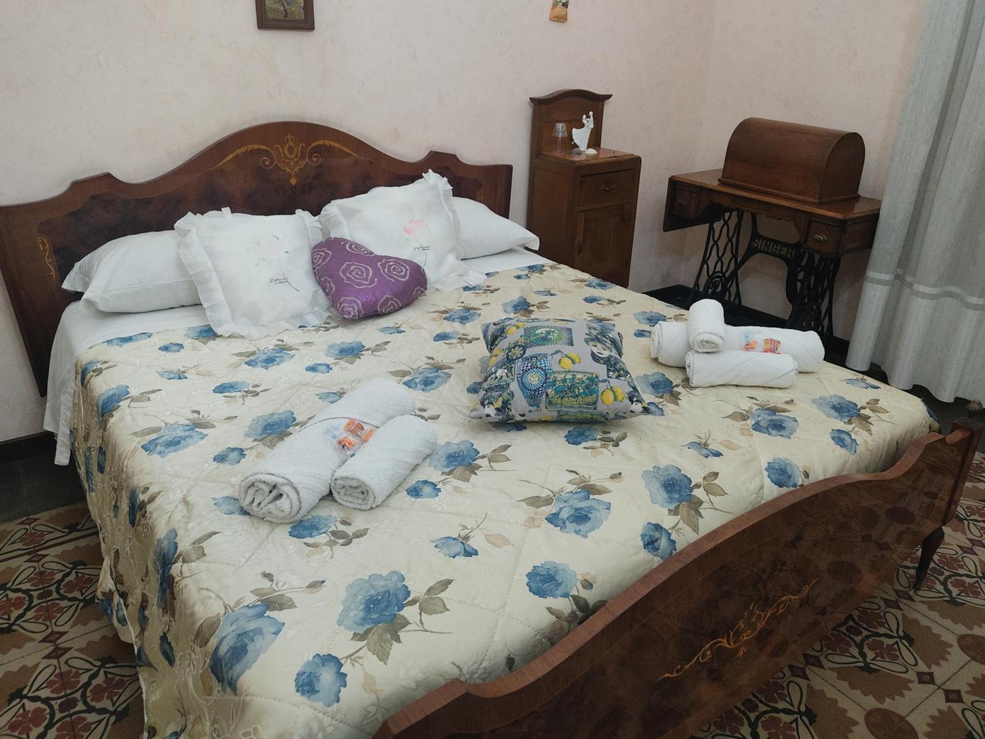 Zu Pippo'S House Apartment Catania Exterior photo